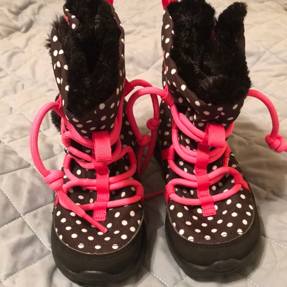 girls nike snow boots